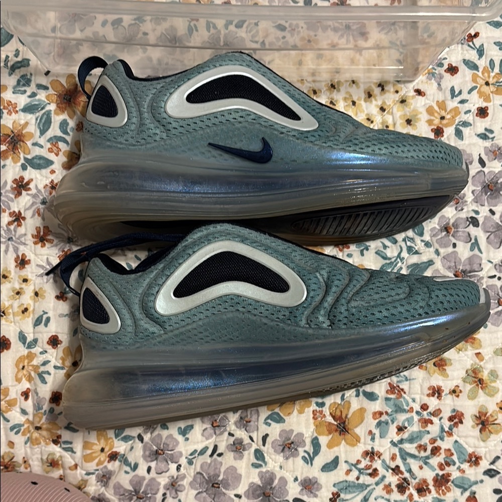 Used Nike Air Max 720 in Teal and navy blue